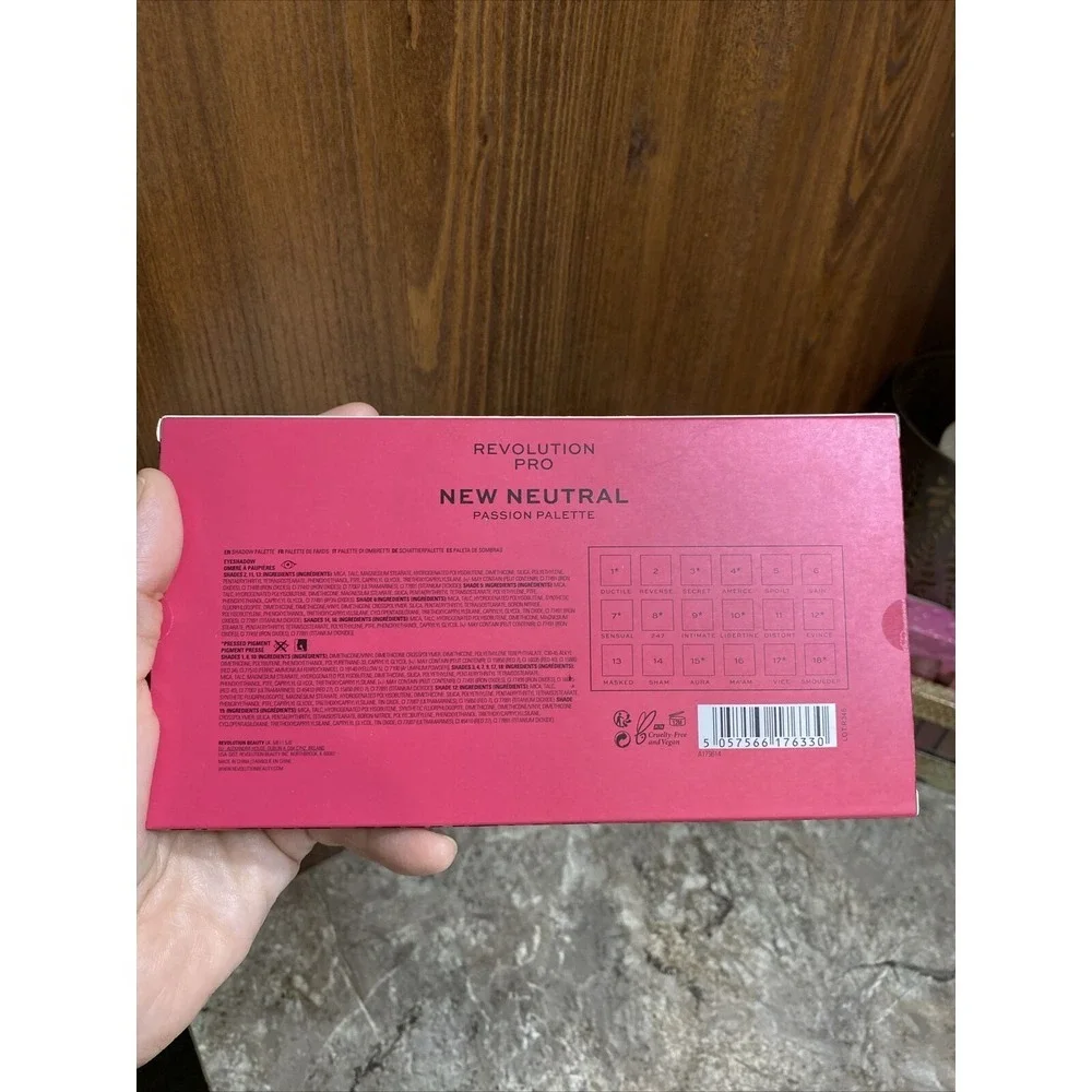 New Neutral Passion Palette Revolution Pro Eyeshadow Sealed Box 18‎ Colors